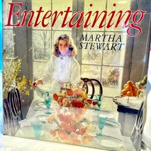 Martha Stewart Entertaining 1st edition Book 1982.